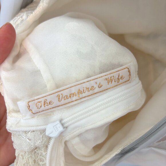 Stunning Vampire's Wife Lace Dress (Bridal) - Picture 7 of 7